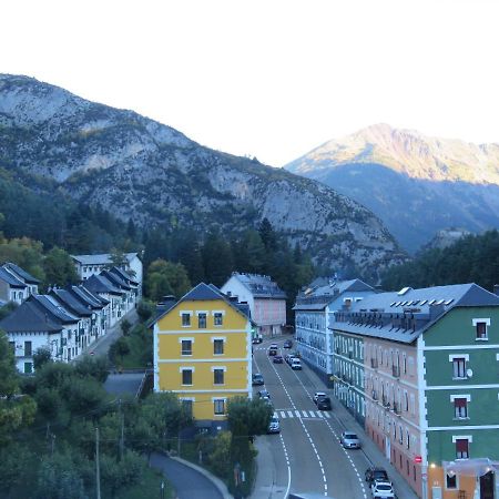 Atico Duplex Reformado Con Vistas A La Montana Apartment Canfranc Exterior photo