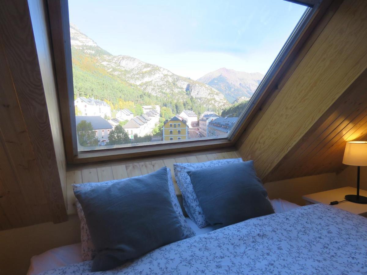 Atico Duplex Reformado Con Vistas A La Montana Apartment Canfranc Exterior photo