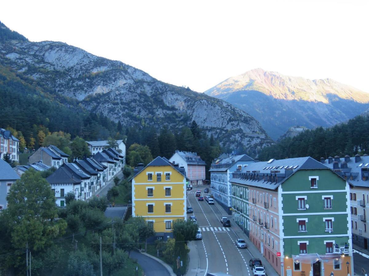 Atico Duplex Reformado Con Vistas A La Montana Apartment Canfranc Exterior photo